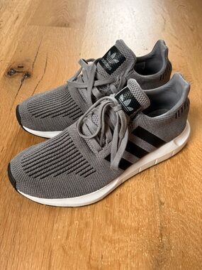 Adidas Men’s running shoes LIKE NEW